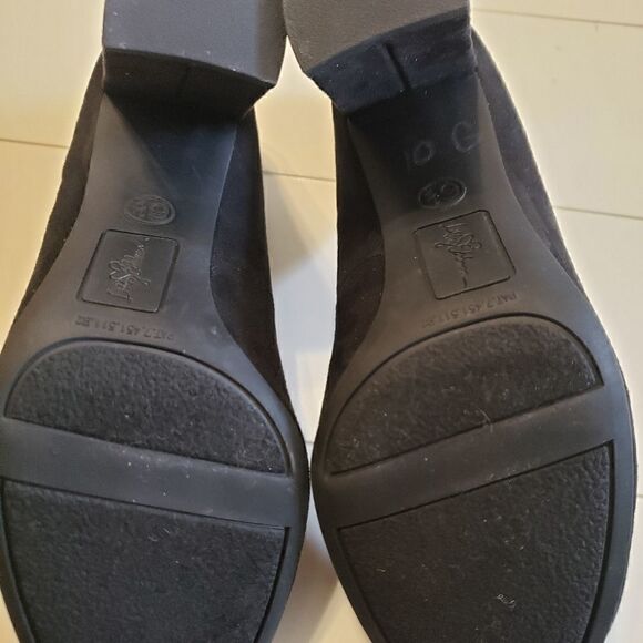 Libby Edelman Black Suede Pupms - Picture 5 of 5